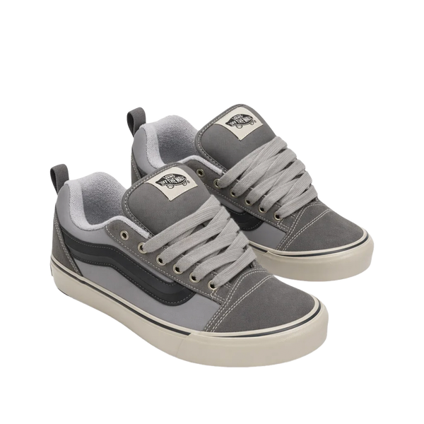 Tennis Knu Skool para hombre color gris